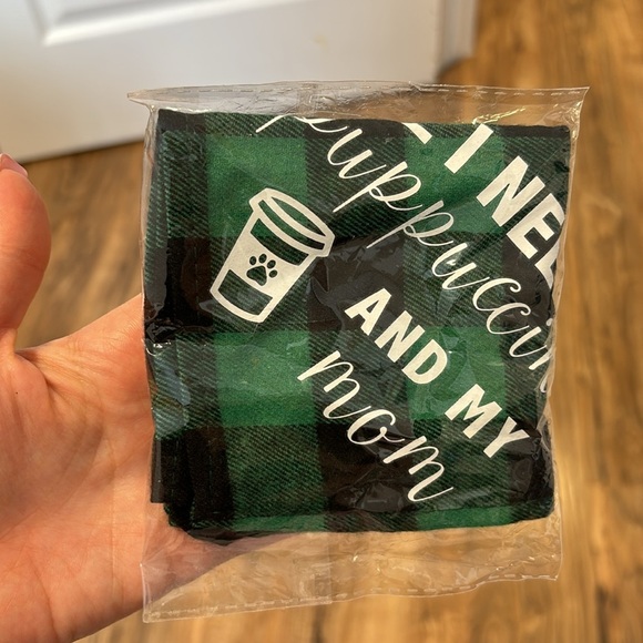 NWT Green Pet Outfit Plaid Dog Bandana (accessories) - Picture 2 of 3